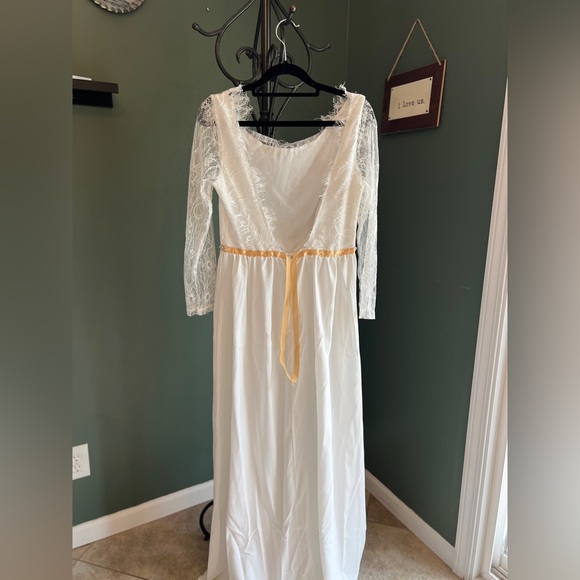 Maternity white dress (M) - Picture 3 of 3